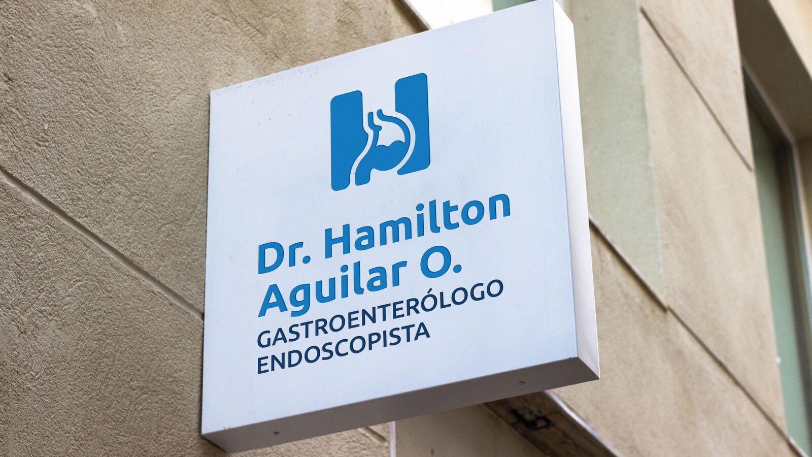 Dr. Hamilton Aguilar — pieza 16